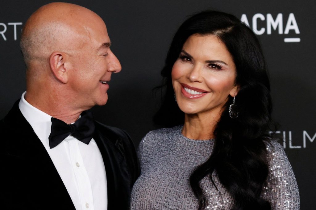 Who is Jeff Bezos' fiancee?