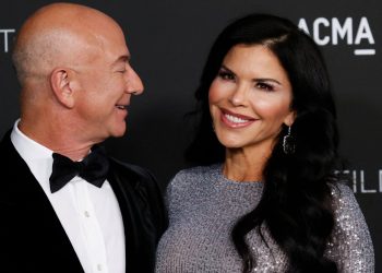 Who is Jeff Bezos' fiancee?