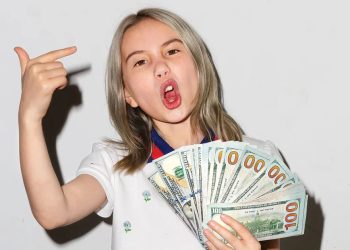 Lil Tay Net Worth: Boyfriend, Dating, Biography, Parents, Age, Songs